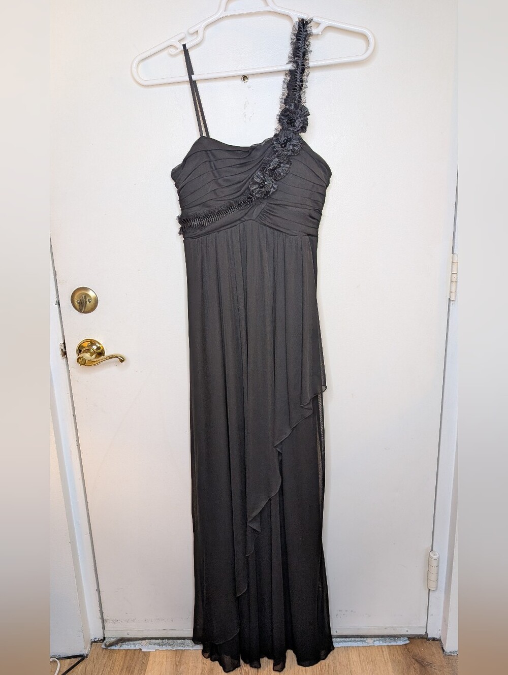 City Triangle Y2K Dres Black One-Shoulder Homecoming Dress with Floral Strap